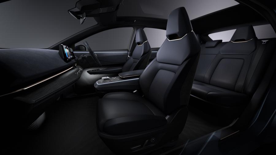 Интерьер Nissan Ariya Concept 2019 года  (фото 18 из 44)